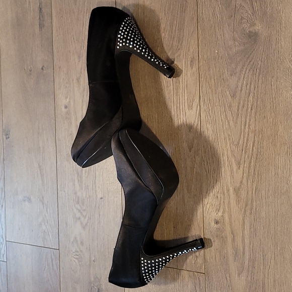 Shoes - Picture 7 of 7